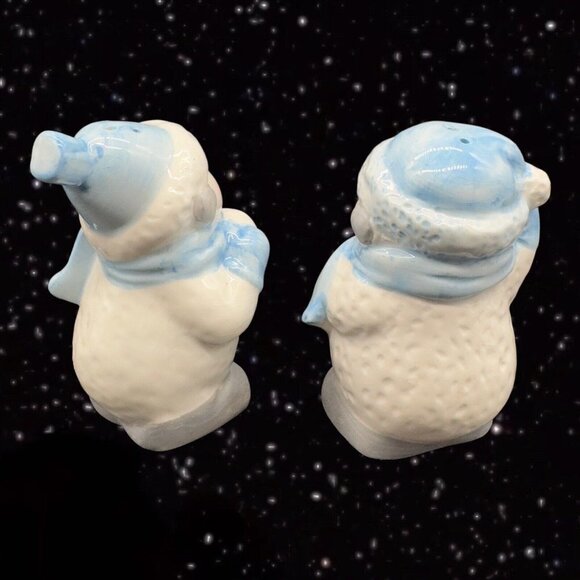 Ceramic Salt and Pepper Shaker Set 2 pcs Christmas Snowman Wearing Clothes 4”T - Picture 3 of 8